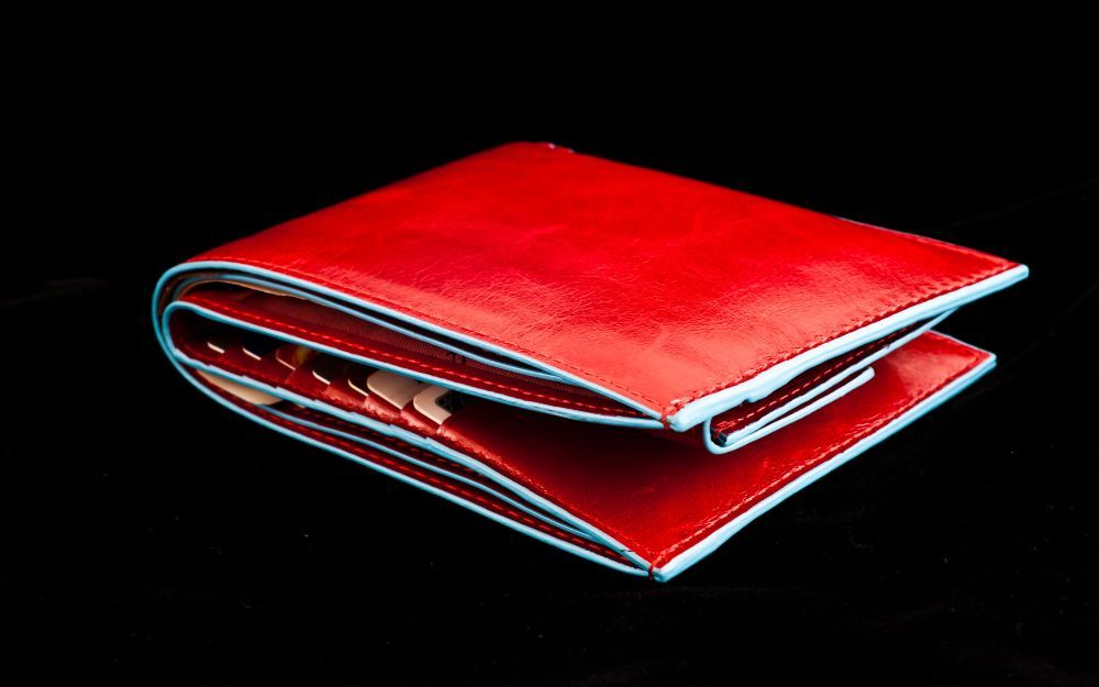 Mệnh Kim Dùng Ví Màu Gì? Gợi Ý 5 Mẫu Ví Giúp Thu Hút Tài Lộc - 2