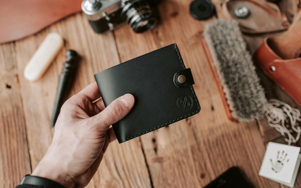 Mệnh Kim Dùng Ví Màu Gì? Gợi Ý 5 Mẫu Ví Giúp Thu Hút Tài Lộc - 3