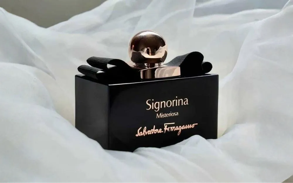 Review Nước Hoa Signorina Đen Chi Tiết (Signorina Misteriosa) - 4