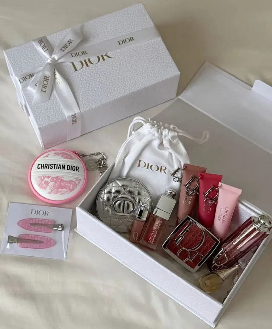 Mỹ phẩm và sản phẩm làm đẹp