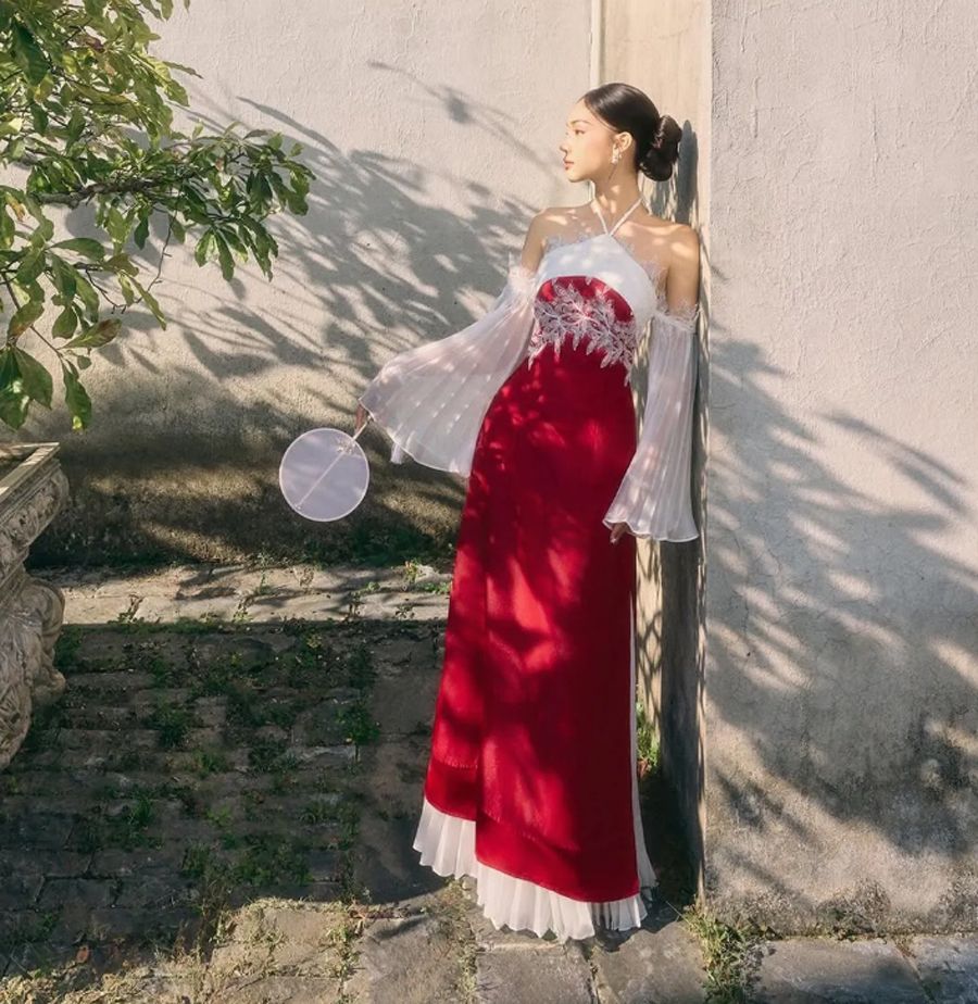 Áo dài cách tân cổ yếm