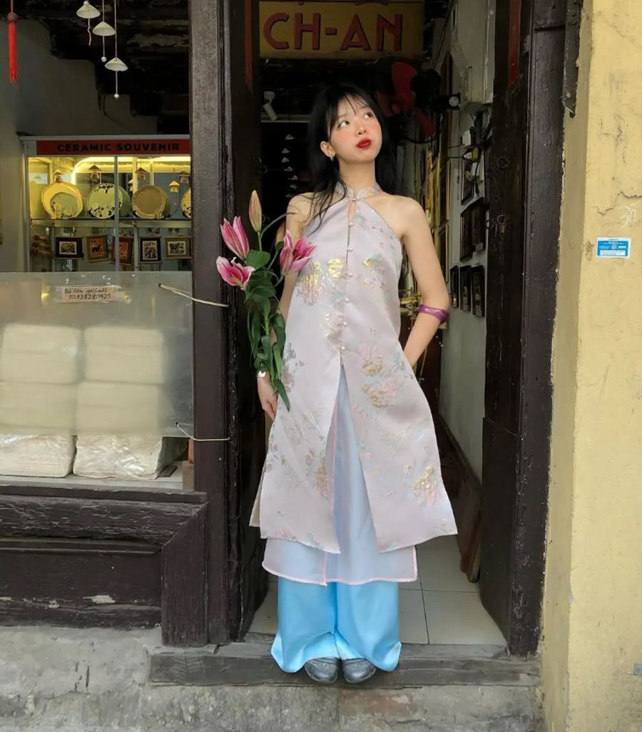 Đầm cổ yếm dáng suông