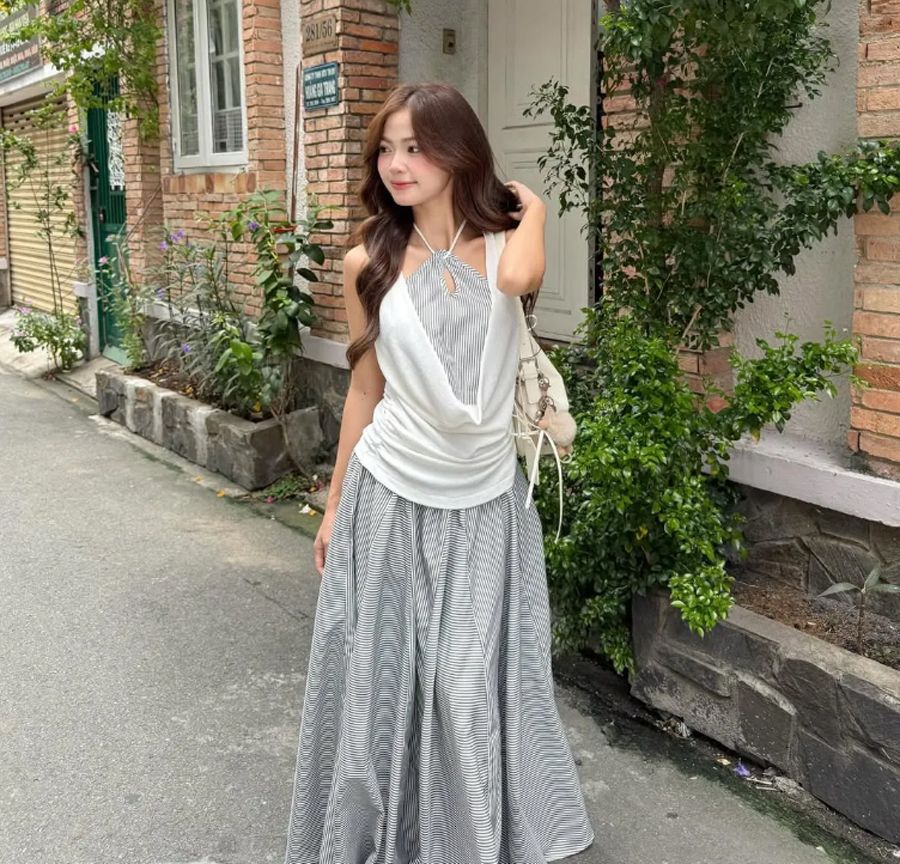 Đầm cổ yếm dáng suông