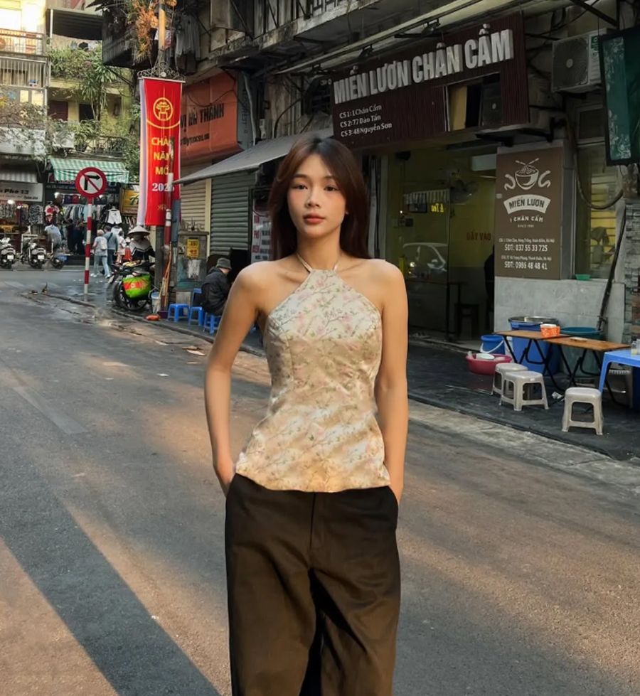 Áo gấm cổ yếm