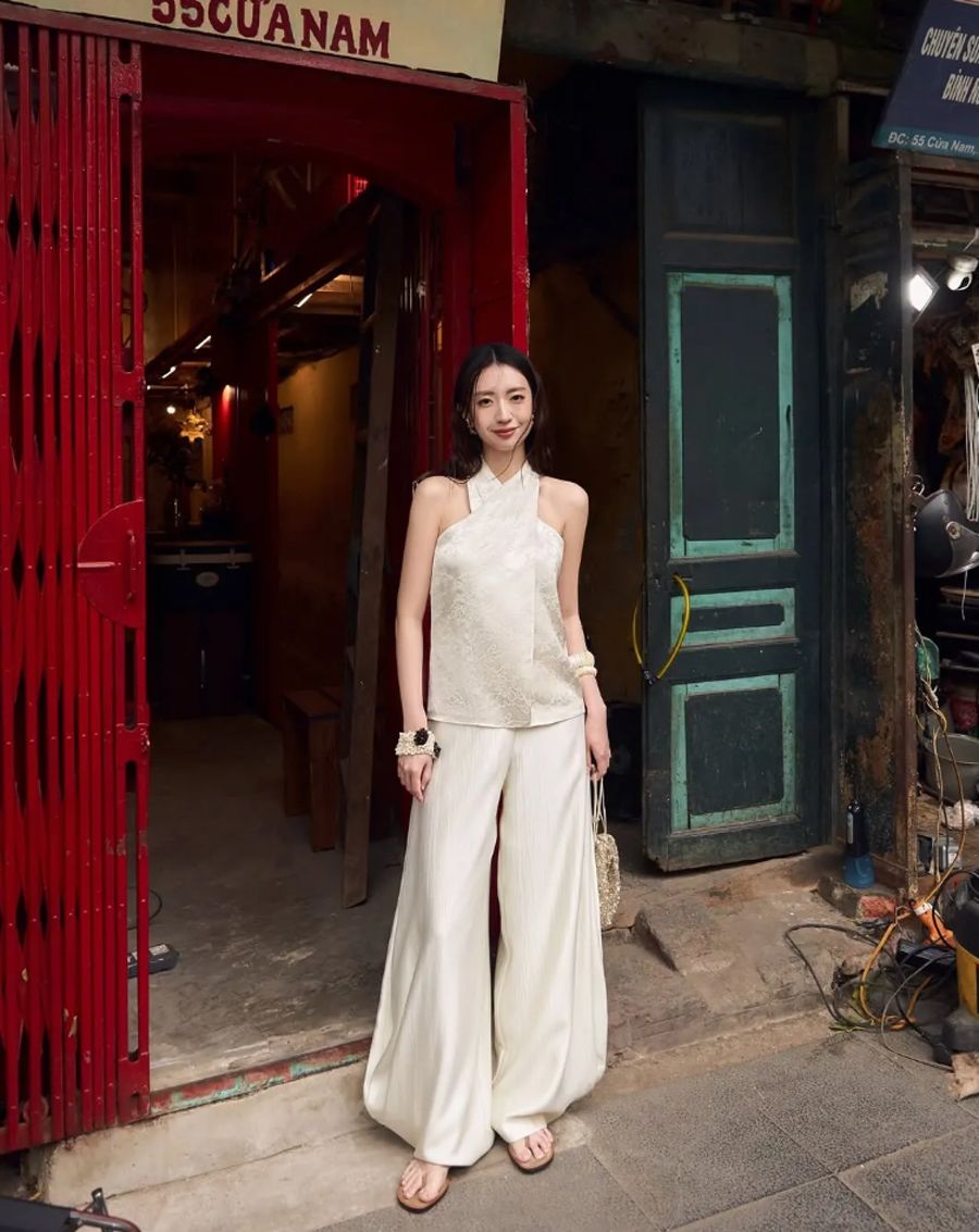 Áo gấm cổ yếm