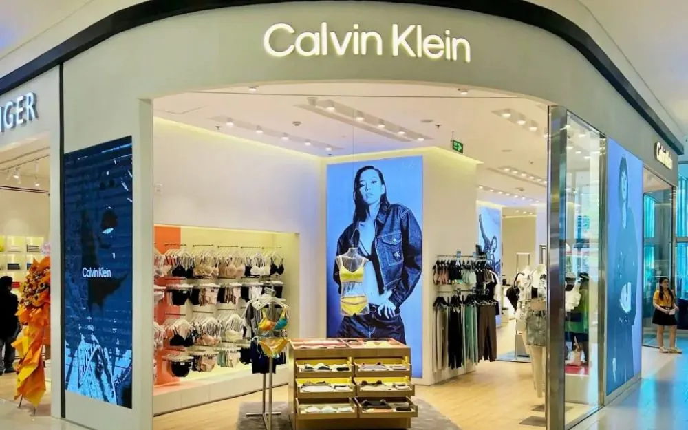 Tổng Quan Về Thương Hiệu Calvin Klein : Lịch Sử & Đặc Điểm Nổi Bật - 1
