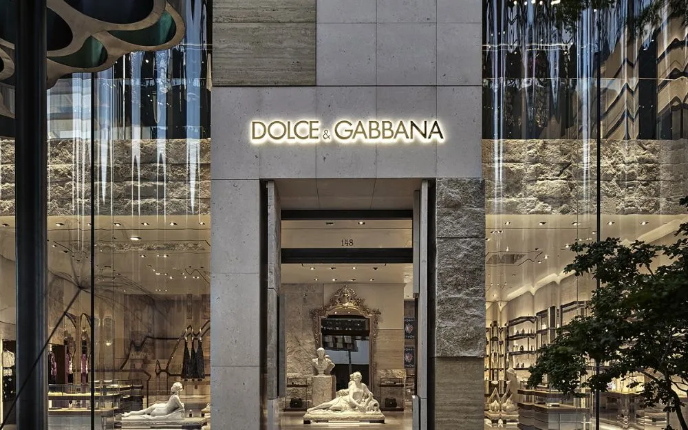 Tổng Quan Về Thương Hiệu Dolce & Gabbana: Lịch Sử & Đặc Điểm Nổi Bật - 1