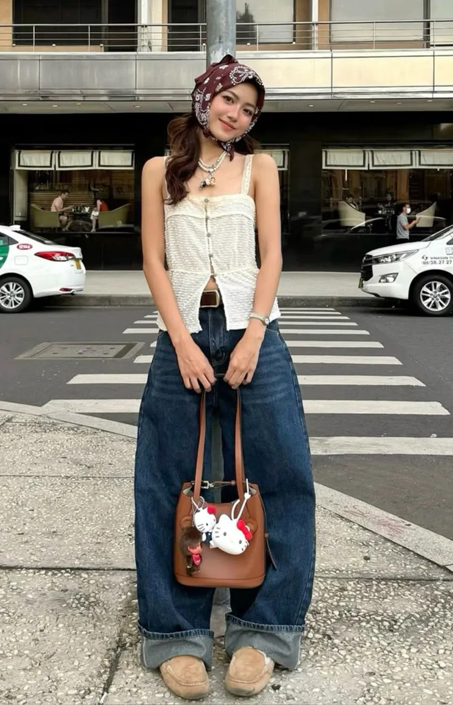 Áo tanktop mix quần jeans ống rộng