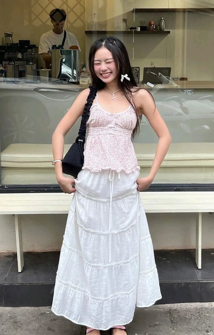 Chân váy midi dáng dài kết hợp áo thun