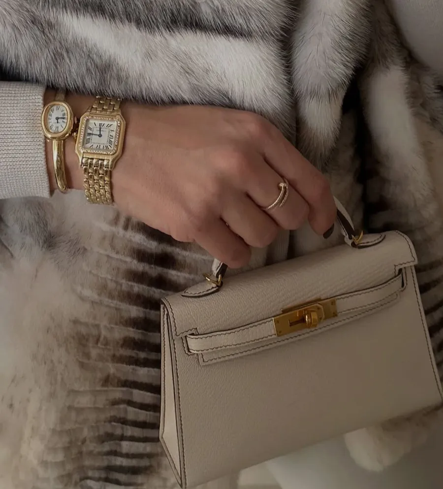 Cách đeo 6 - Kiểu Ferrell phô diễn