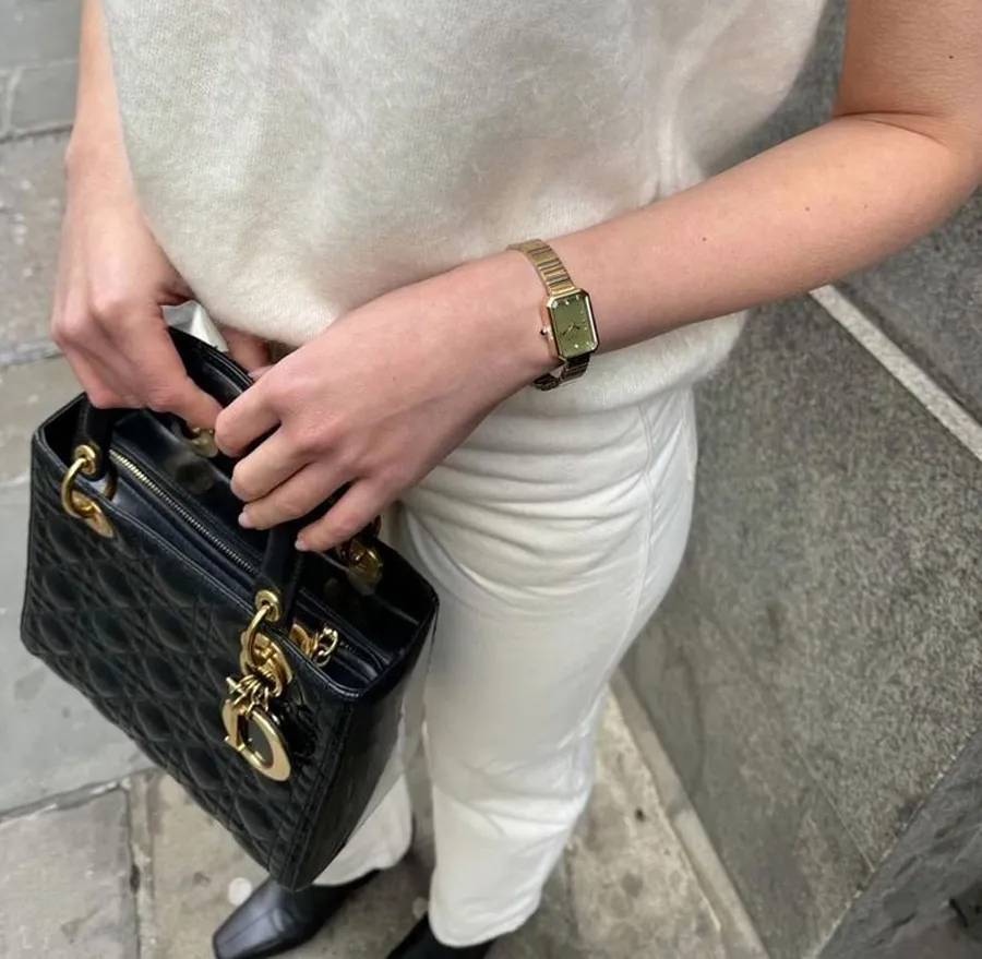 Cách đeo 5 - Kiểu Andy Warhol