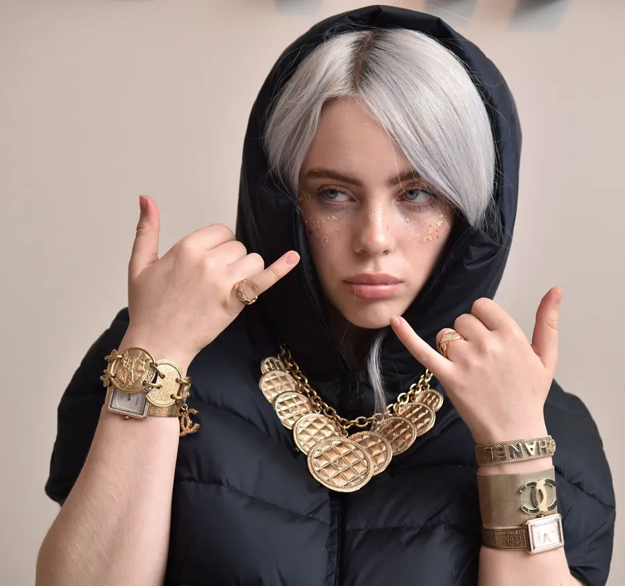 Cách đeo 7 - Kiểu Stormin’ Norman, mỗi tay một chiếc