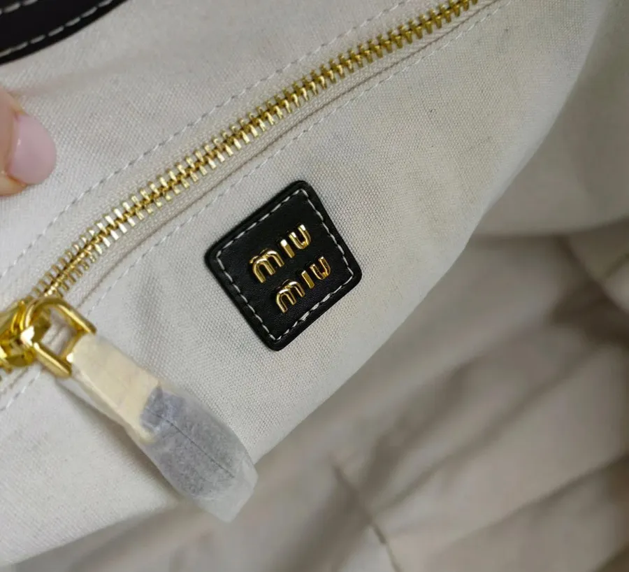 Cách Phân Biệt Túi Miu Miu Thật Và Giả