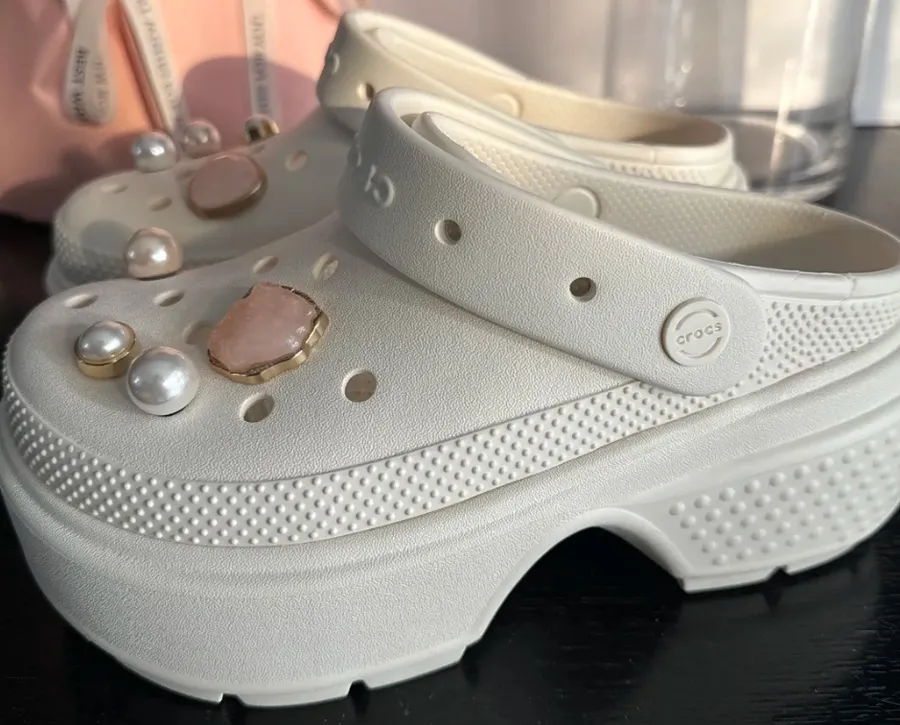 Cách phân biệt dép Crocs thật và giả