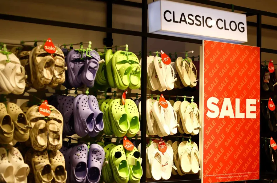 Cách phân biệt dép Crocs thật và giả