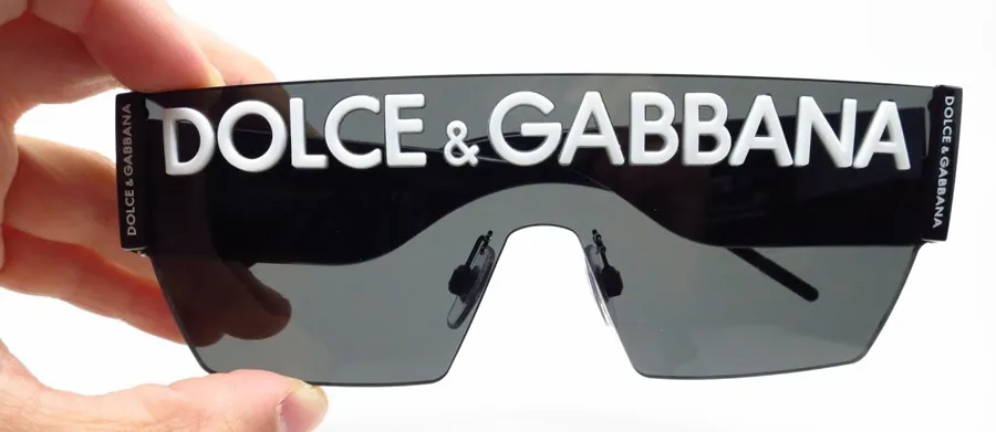 Cách nhận biết kính mắt Dolce & Gabbana chính hãng