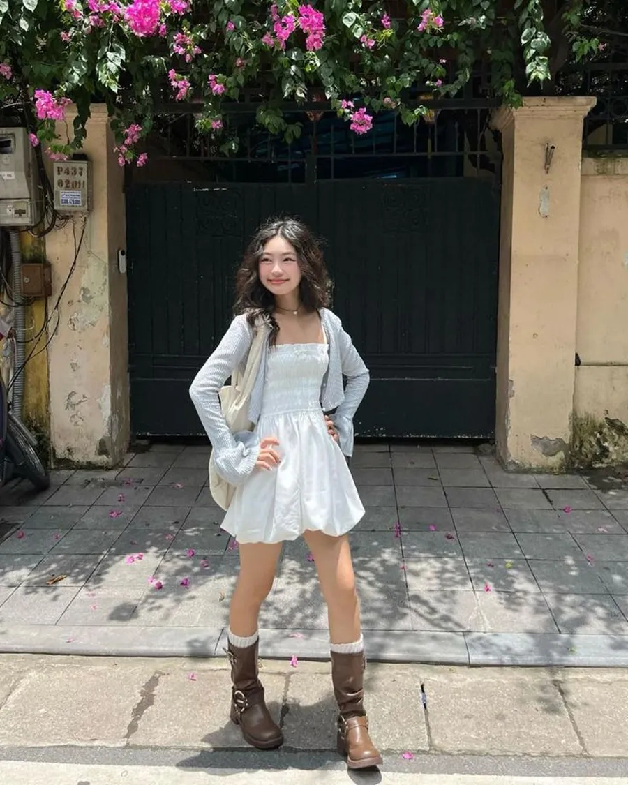 Phối đầm với áo khoác cardigan cho phong cách nữ tính