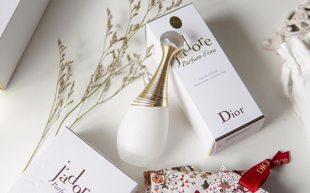 Review 10 Chai Nước Hoa Màu Trắng Thơm Lâu, Được Săn Đón Hiện Nay - 19