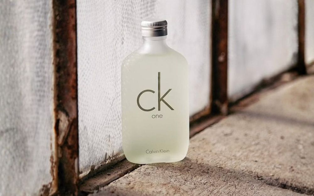 Review 10 Chai Nước Hoa Màu Trắng Thơm Lâu, Được Săn Đón Hiện Nay - 2