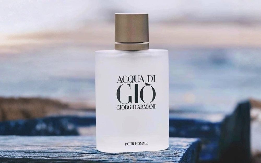 Review 10 Chai Nước Hoa Màu Trắng Thơm Lâu, Được Săn Đón Hiện Nay - 4