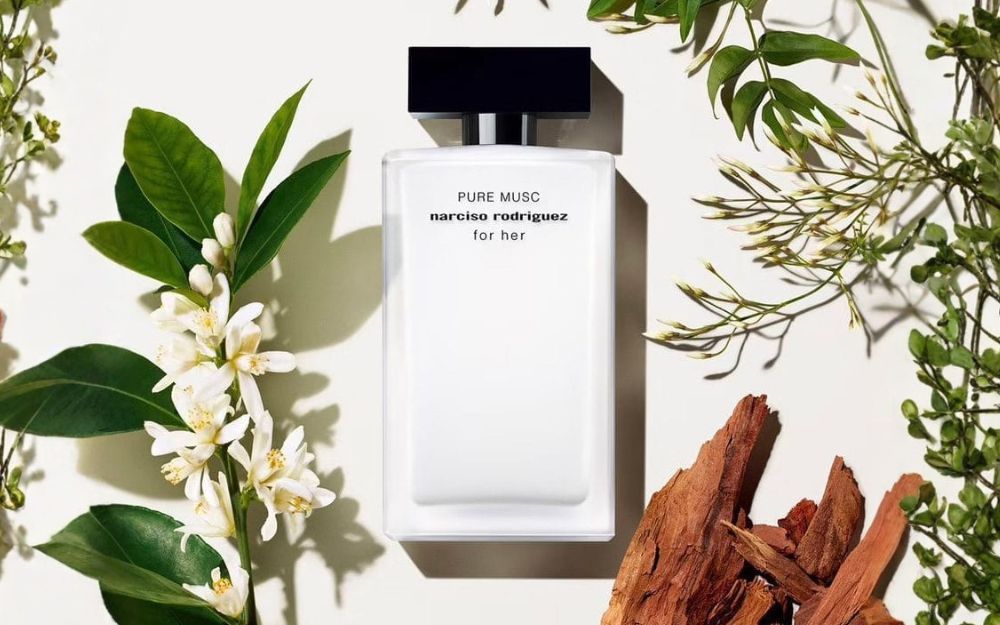 Review 10 Chai Nước Hoa Màu Trắng Thơm Lâu, Được Săn Đón Hiện Nay - 8