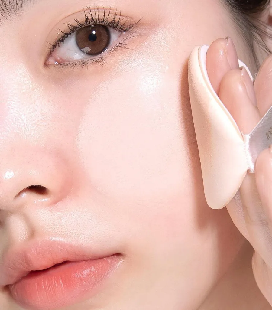 Ưu tiên cushion có ghi “Matte”, “Oil Control” hoặc “Sebum Control”