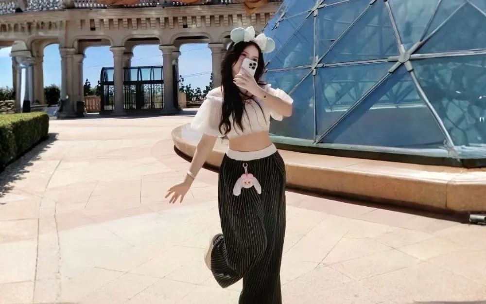 Đi Bà Nà Hill Mặc Gì Chụp Ảnh Đẹp? Gợi Ý 15 Outfit Cho Nam Nữ - 6