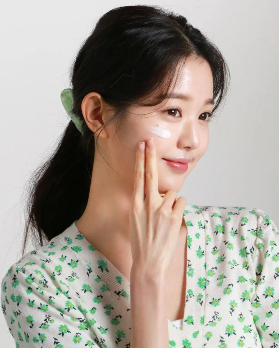 Thoa lại kem chống nắng vào đầu giờ chiều