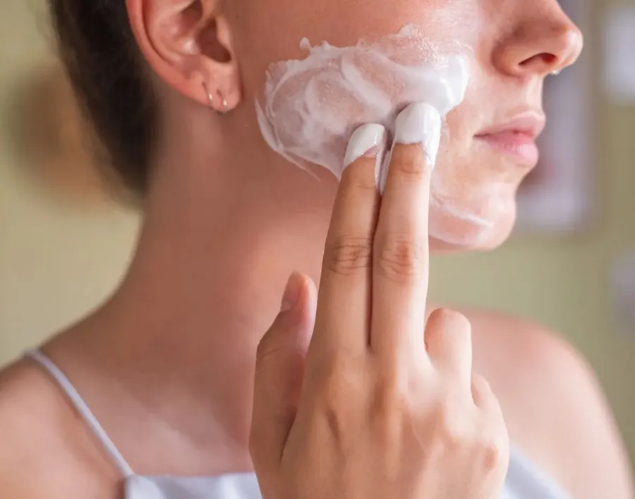 Mặt nạ khổ qua và sữa chua không đường giúp sáng da 