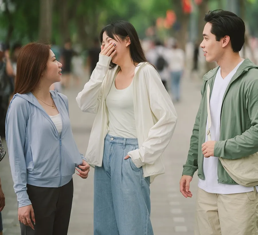 Nên mặc áo khoác màu gì để chống nắng hiệu quả