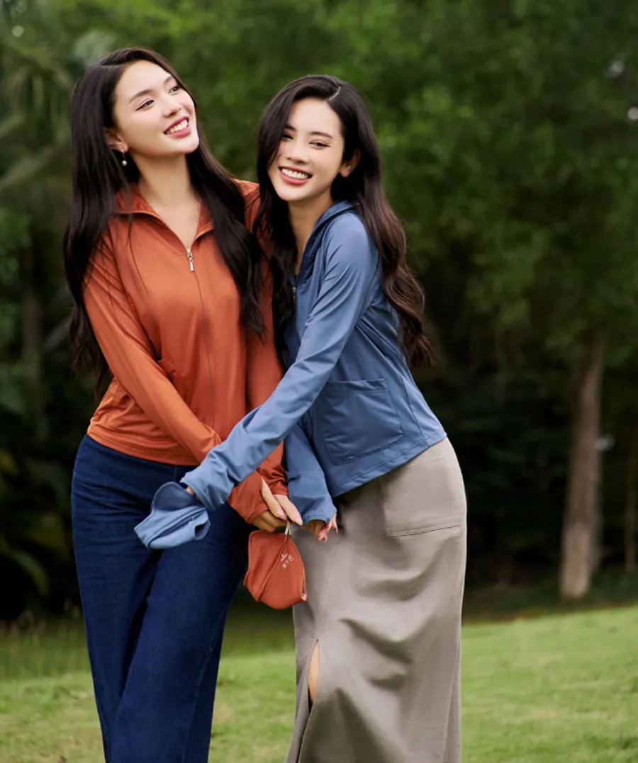 Cách chọn áo khoác chống nắng dù là màu sáng 