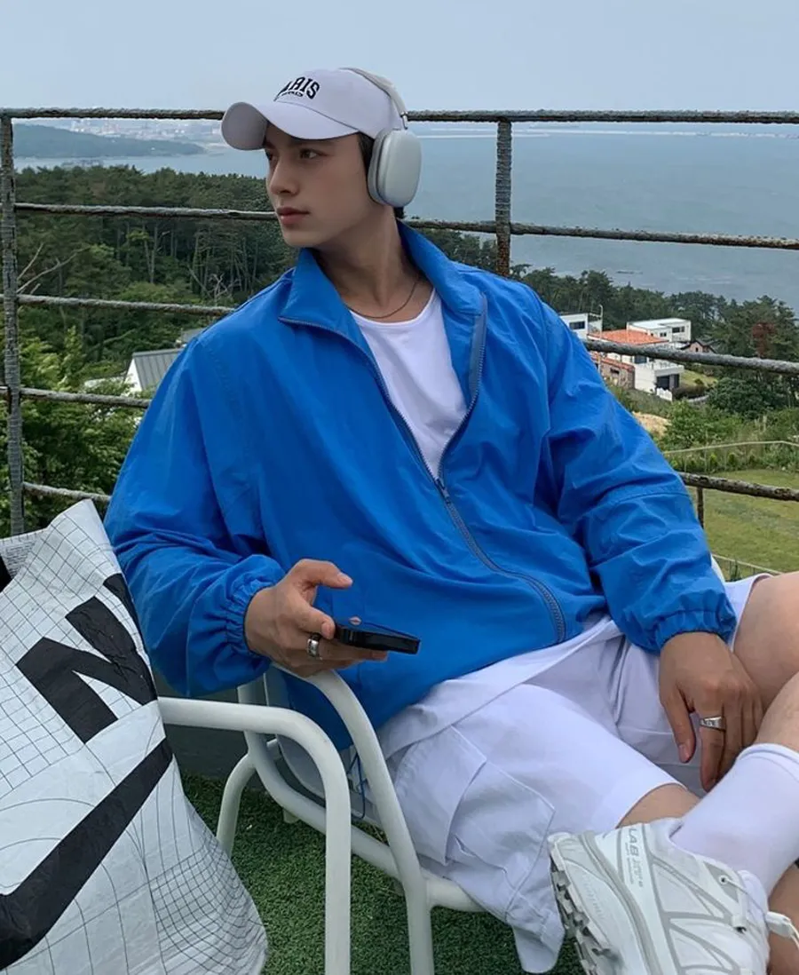 Navy và trắng ngà 