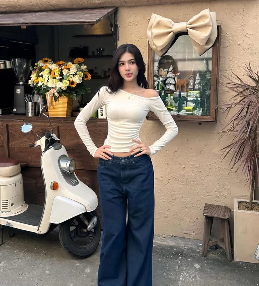 Áo trễ vai mix quần jean ống rộng