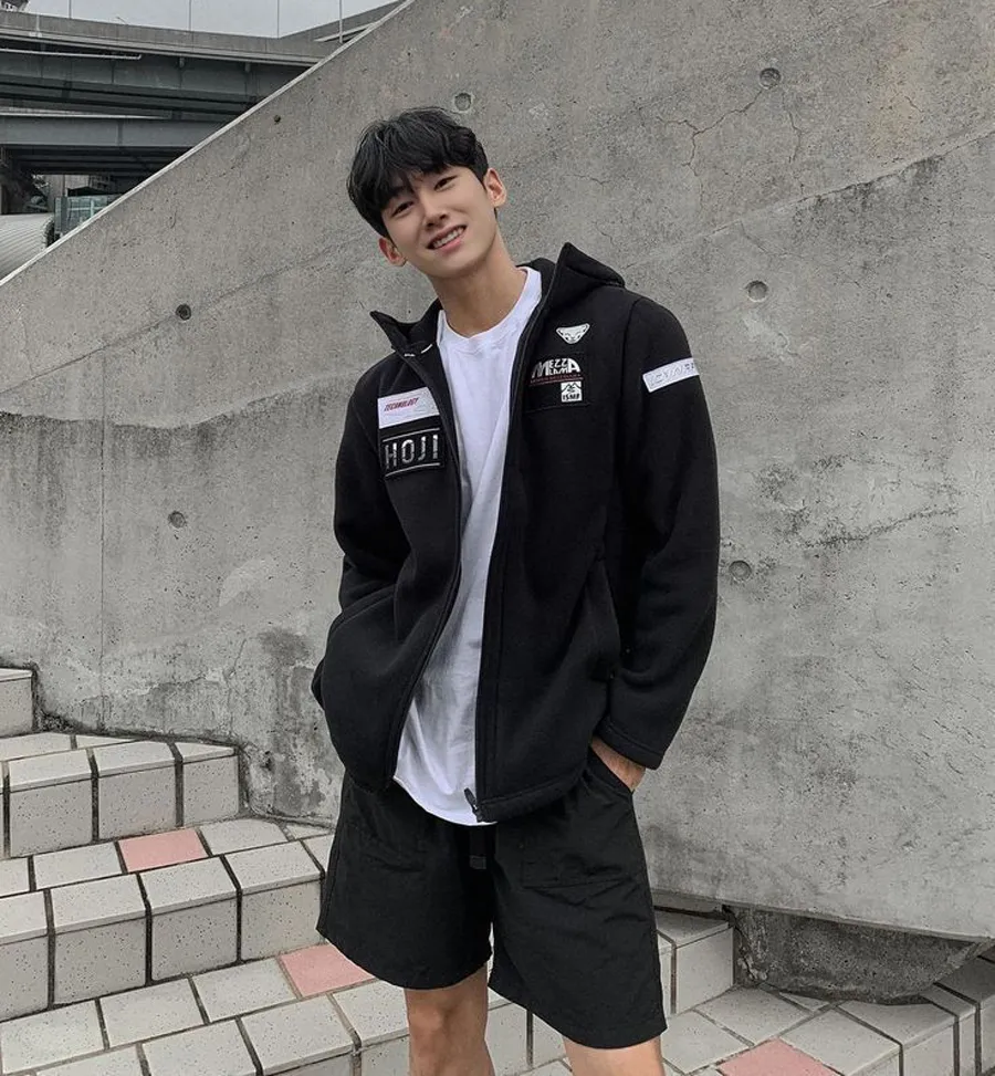 Phối đồ streetstyle với quần short và hoodie