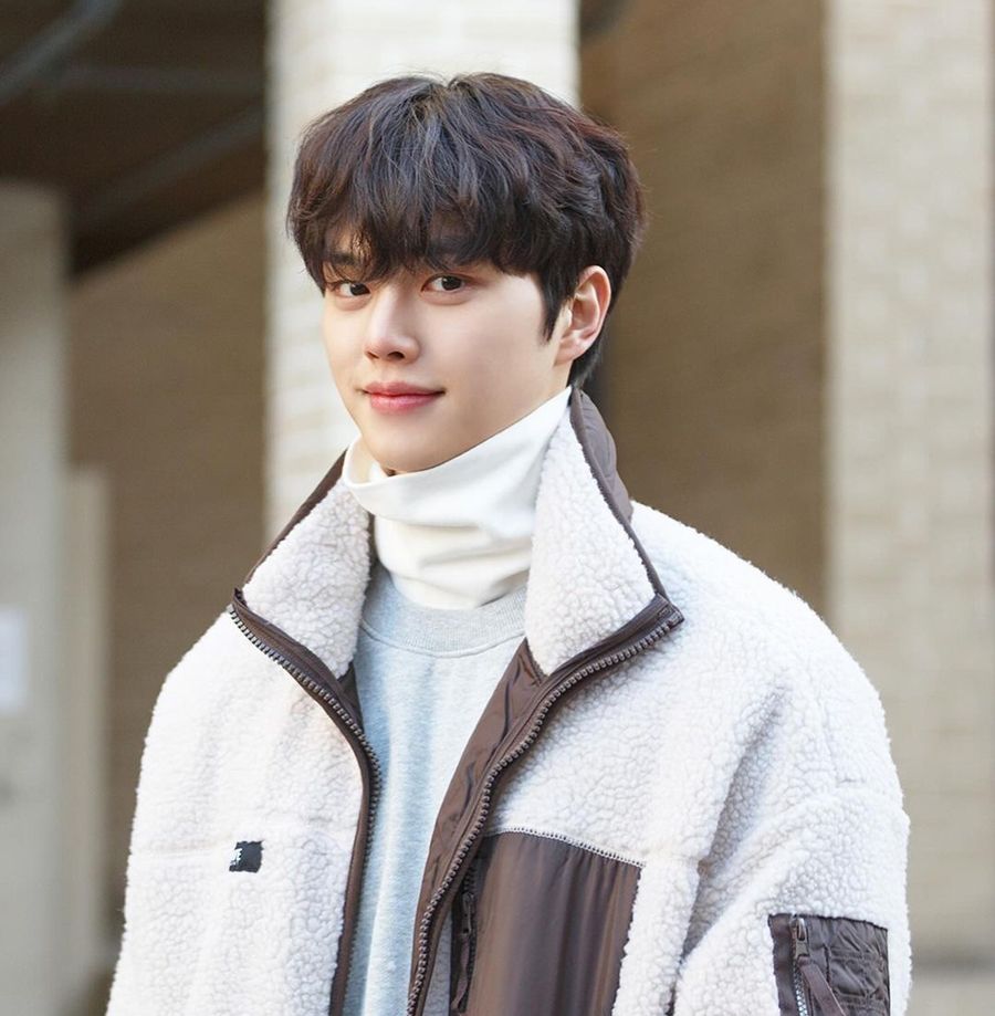 Kiểu tóc uốn cho nam mặt tròn