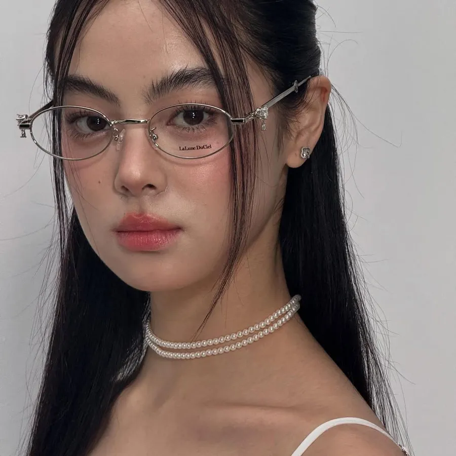 Khi Mắt Kính Công Sở Bước Vào Thế Giới Thời Trang