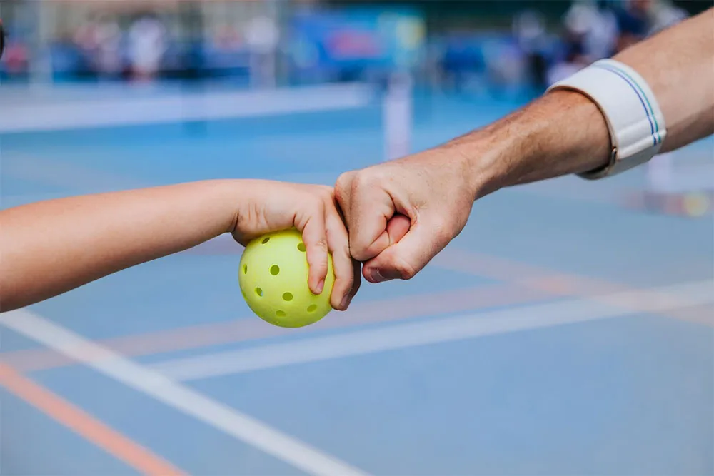 Bóng Pickleball có bao nhiêu lỗ? Phân biệt bóng 26 lỗ và 40 lỗ chi tiết - 6