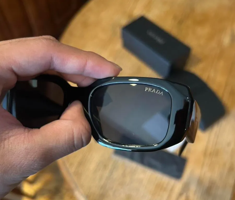 Kiểm tra tròng kính bên trái