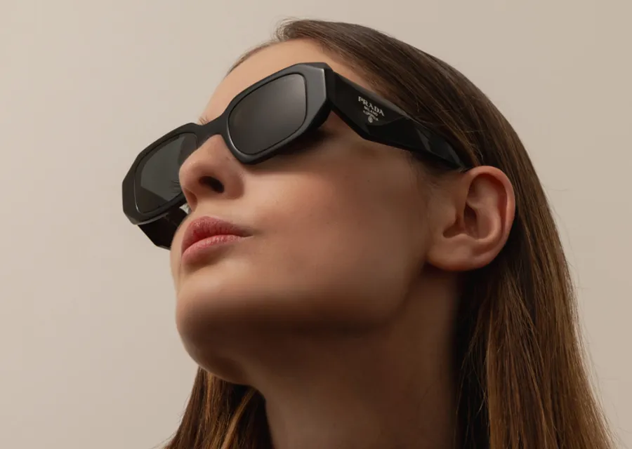 Cách phân biệt kính râm Prada thật và giả