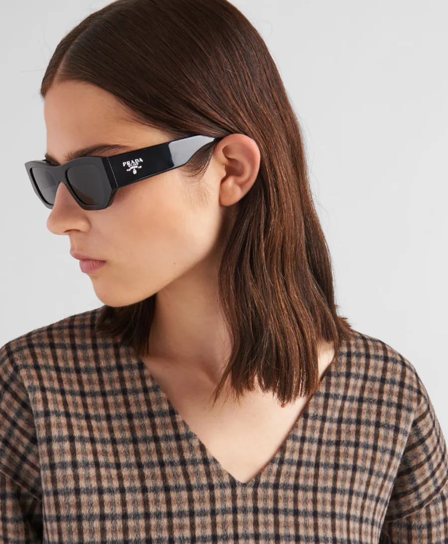 So sánh với mẫu chính hãng