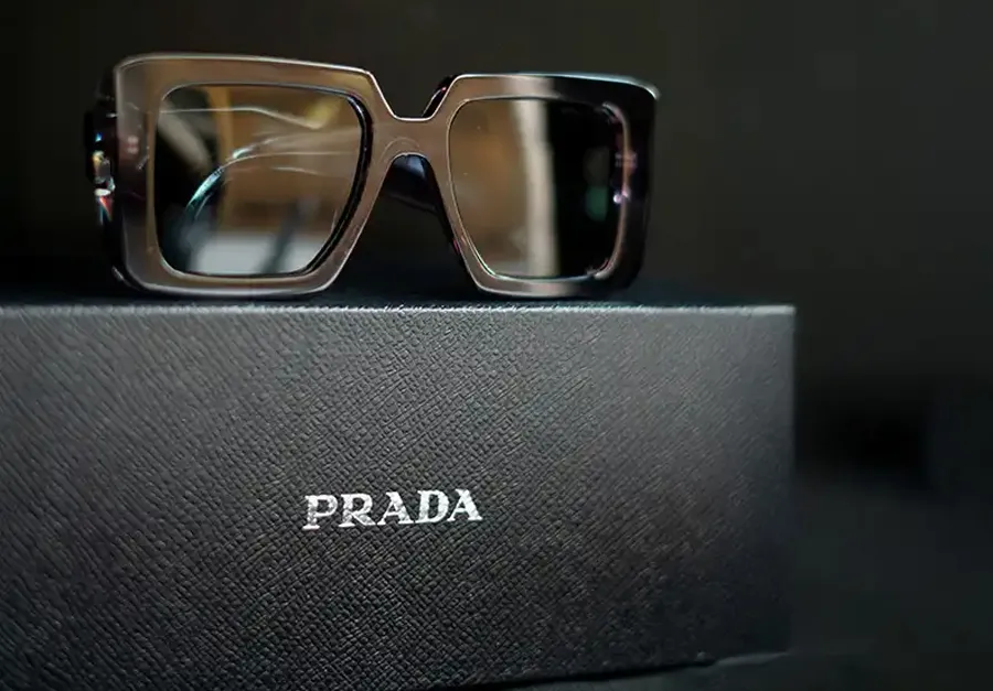 Kiểm tra tròng kính bên phải