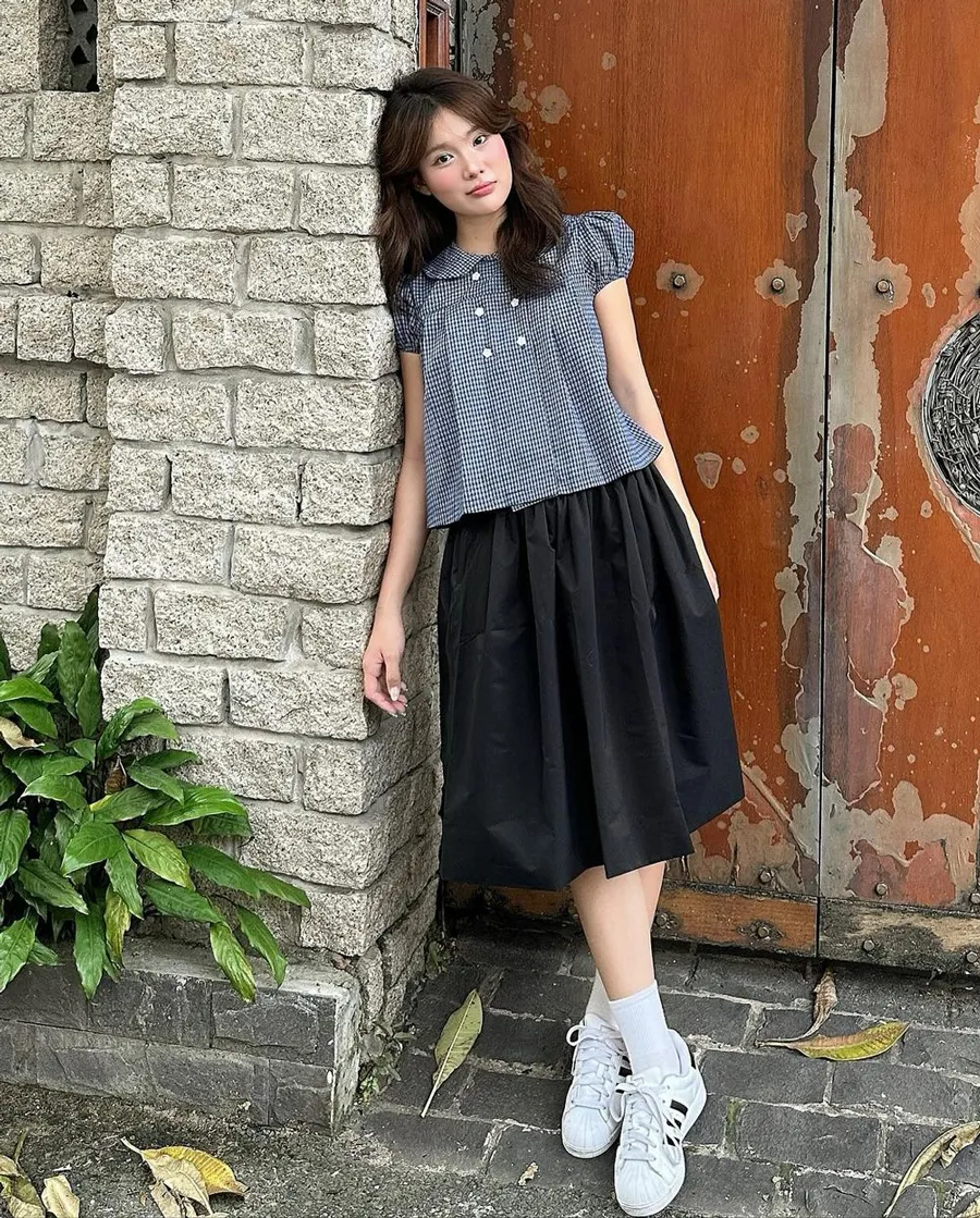 Chân váy lửng kết hợp áo sơ mi
