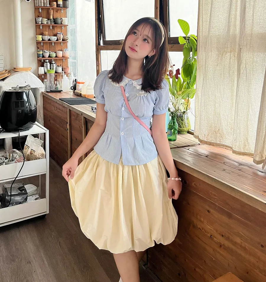 Chân váy lửng kết hợp áo sơ mi