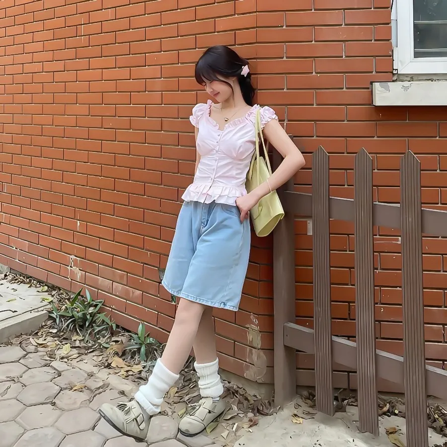 Quần lửng phối áo sơ mi cách điệu