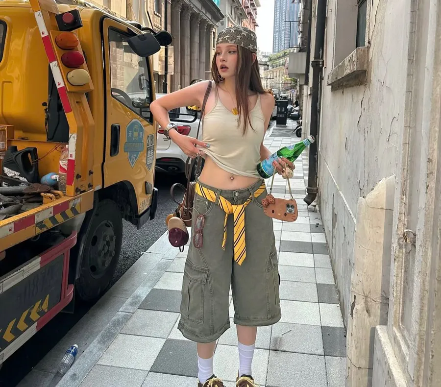 Quần lửng kết hợp áo hai dây