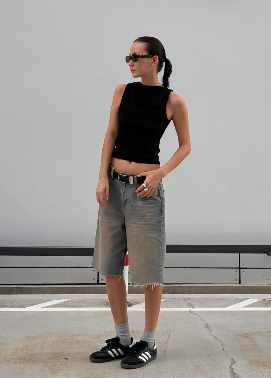 Quần lửng phối áo sát nách