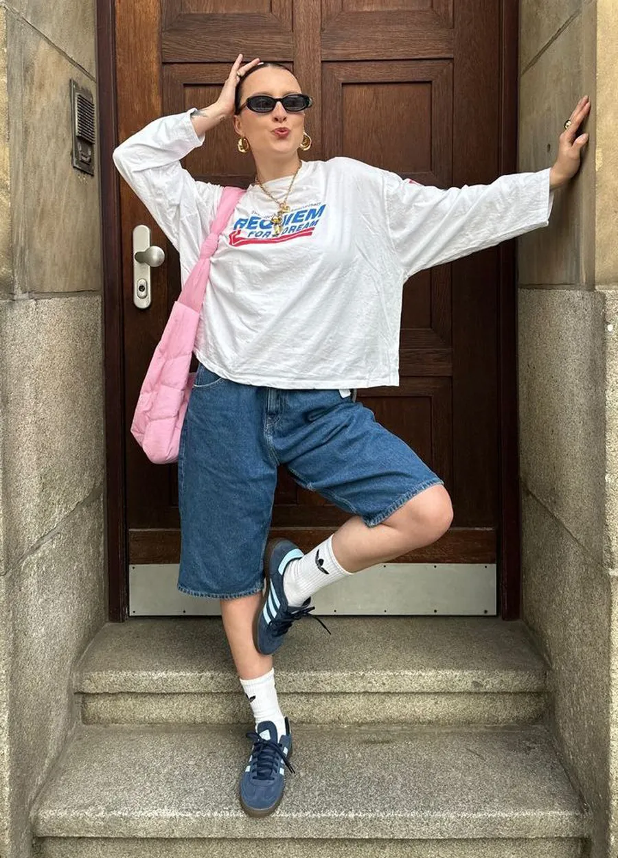 Quần lửng phối áo sweater