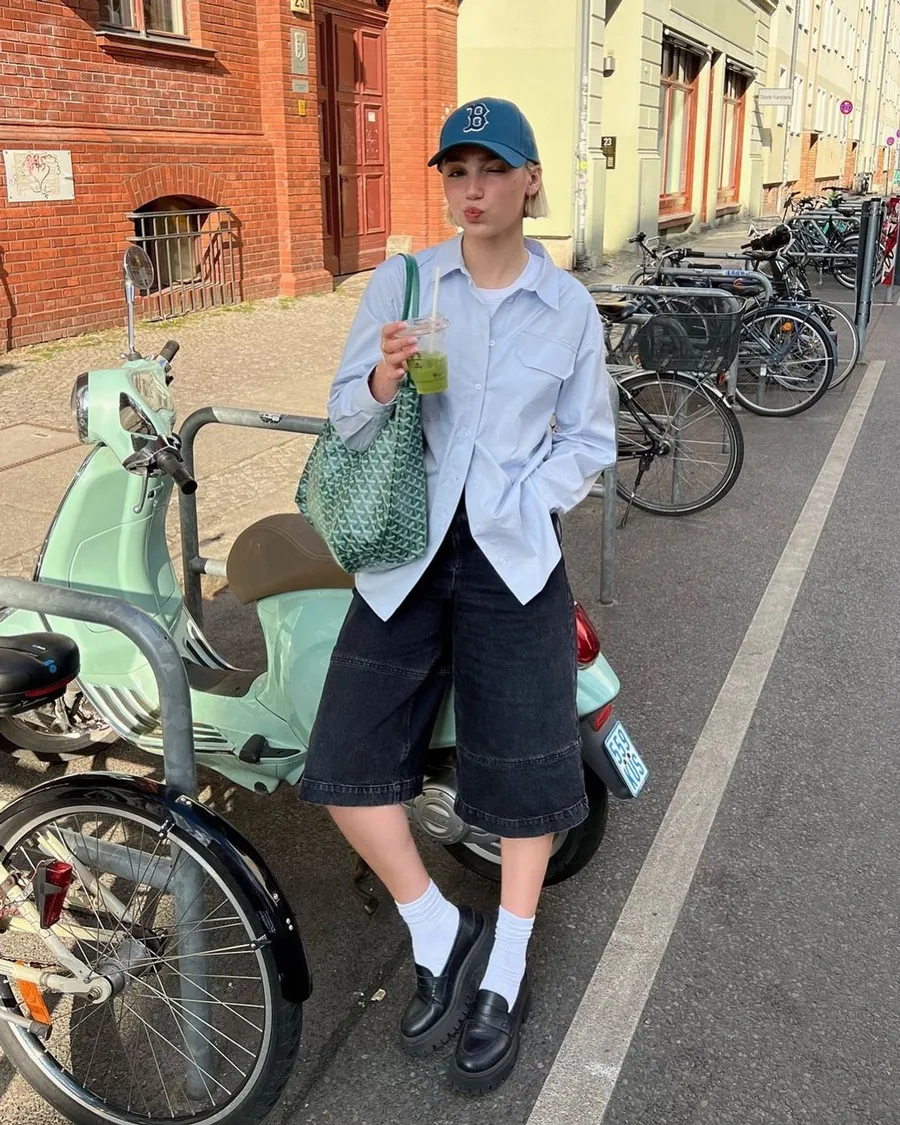 Quần lửng kết hợp áo sơ mi cổ đức