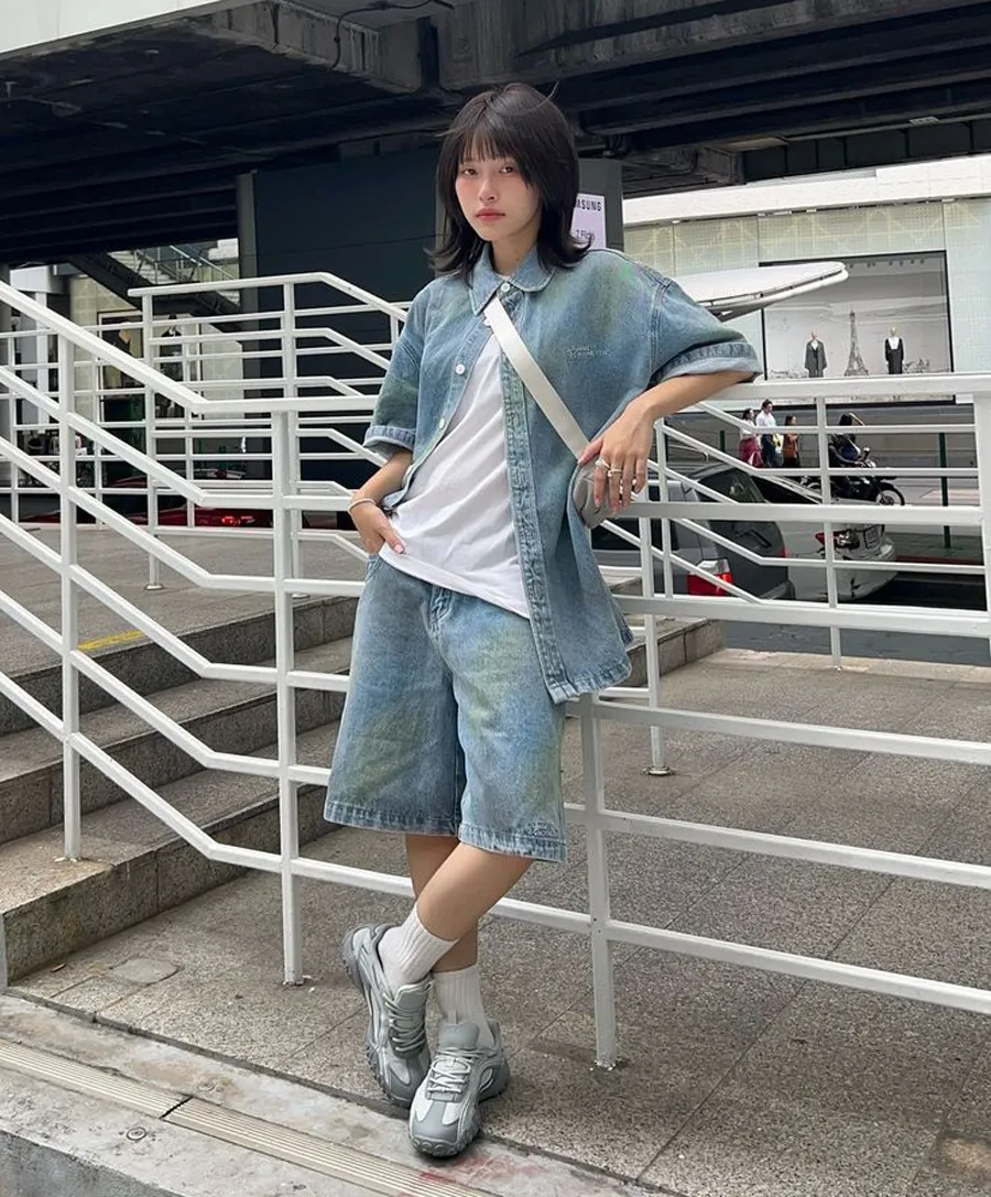 Quần lửng kết hợp áo sơ mi cổ đức