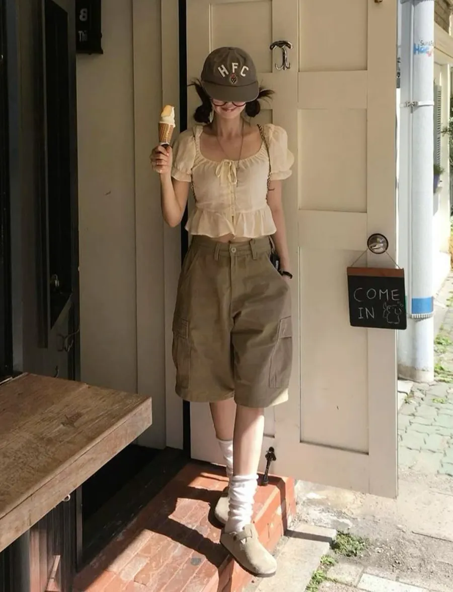 Quần lửng phối áo sơ mi cách điệu